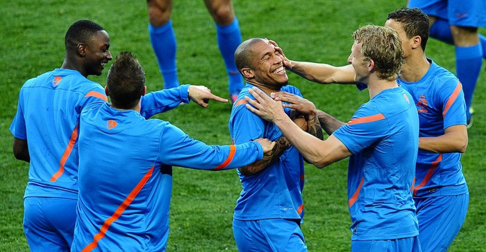 Trò chơi vui nhộn và lạ mắt của của các cầu thủ Hà Lan. Trò chơi vui nhộn và lạ mắt của của các cầu thủ Hà Lan.