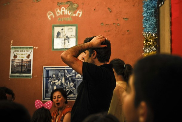 Trái với tâm trạng hân hoan với chiến thắng của fan đội tuyển Đức, những người hâm mộ Bồ Đào Nha tỏ ra khá thất vọng sau khi trận đấu kết thúc Trái với tâm trạng hân hoan với chiến thắng của fan đội tuyển Đức, những người hâm mộ Bồ Đào Nha tỏ ra khá thất vọng sau khi trận đấu kết thúc