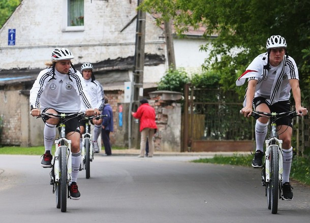 Marcel Schmelzer và Toni Kroos Marcel Schmelzer và Toni Kroos