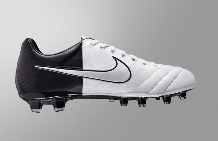 Đôi giày Nike Tempo độc đáo của trung vệ Pique