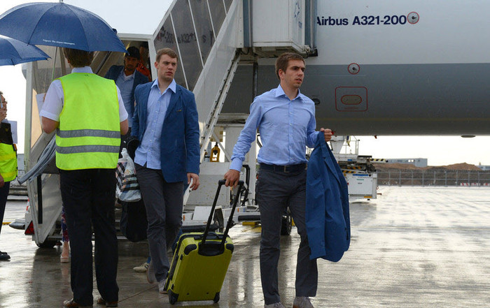 Các cầu thủ Đức đã về tới sân bay Frankfurt Các cầu thủ Đức đã về tới sân bay Frankfurt