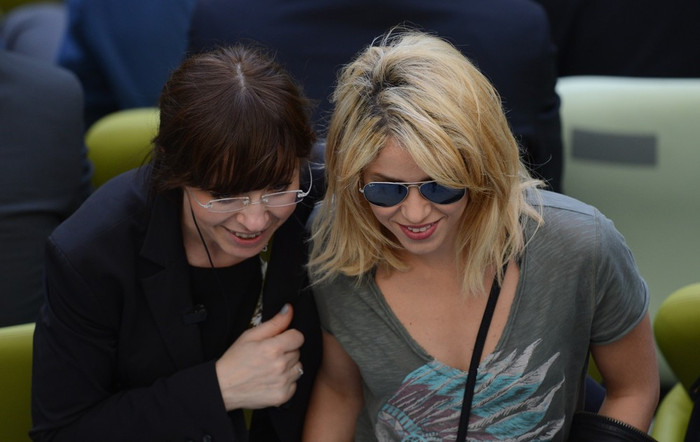 Shakira ra sân bay Los Angeles để bay tới Ba Lan cổ vũ cho bạn trai Shakira ra sân bay Los Angeles để bay tới Ba Lan cổ vũ cho bạn trai