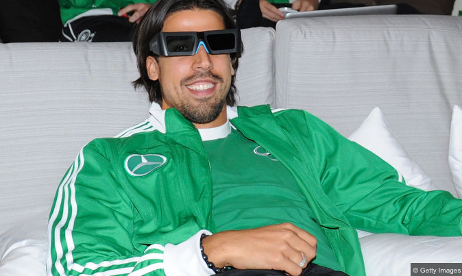 Tiền vệ Khedira... Tiền vệ Khedira...