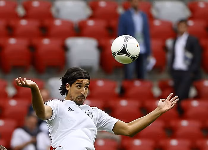 Các cầu thủ Đức đang tích cực tập luyện để chuẩn bị cho trận bán kết đêm nay với Italia