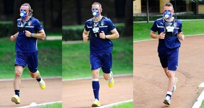 Mặt nạ bí mật của các cầu thủ Italia. Mặt nạ bí mật của các cầu thủ Italia.