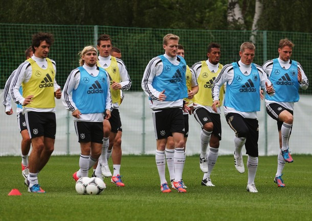 Các cầu thủ tỏ ra rất thoải mái trong khi tập luyện Các cầu thủ tỏ ra rất thoải mái trong khi tập luyện