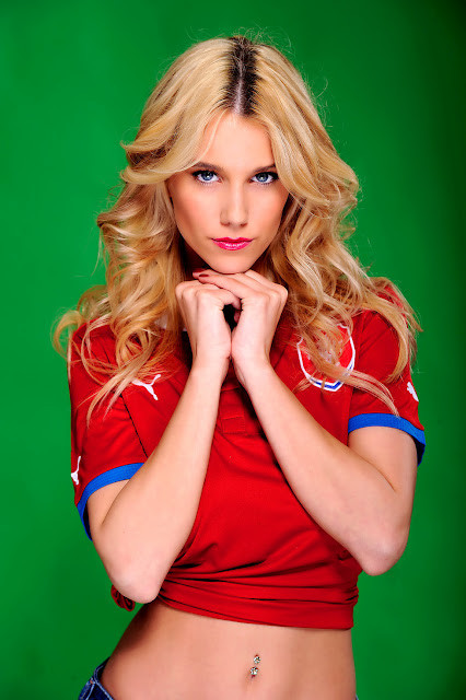 Nikol Novotná - bạn gái của hậu vệ cánh trái Michal Kadlec Nikol Novotná - bạn gái của hậu vệ cánh trái Michal Kadlec