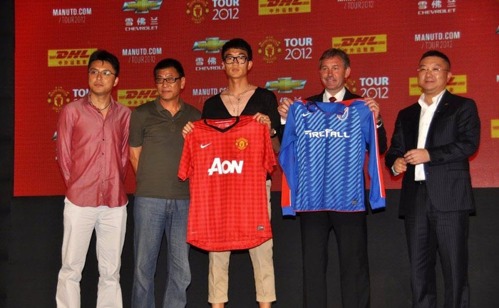 Tiền vệ Ryan Giggs đã tới Thượng Hải (Trung Quốc) để tham gia một hoạt động quảng bá của hãng xe nổi tiếng Chevrolet của Mỹ. Tiền vệ Ryan Giggs đã tới Thượng Hải (Trung Quốc) để tham gia một hoạt động quảng bá của hãng xe nổi tiếng Chevrolet của Mỹ.