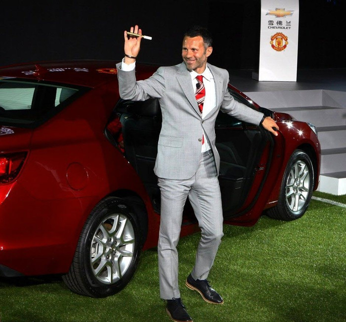Tiền vệ Ryan Giggs đã tới Thượng Hải (Trung Quốc) để tham gia một hoạt động quảng bá của hãng xe nổi tiếng Chevrolet của Mỹ. Tiền vệ Ryan Giggs đã tới Thượng Hải (Trung Quốc) để tham gia một hoạt động quảng bá của hãng xe nổi tiếng Chevrolet của Mỹ.
