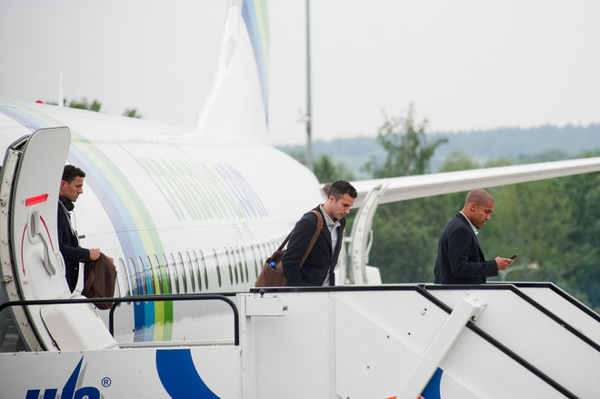 Đội tuyển Hà Lan đáp chuyến bay xuống sân bay quốc tế Krakow, Ba Lan