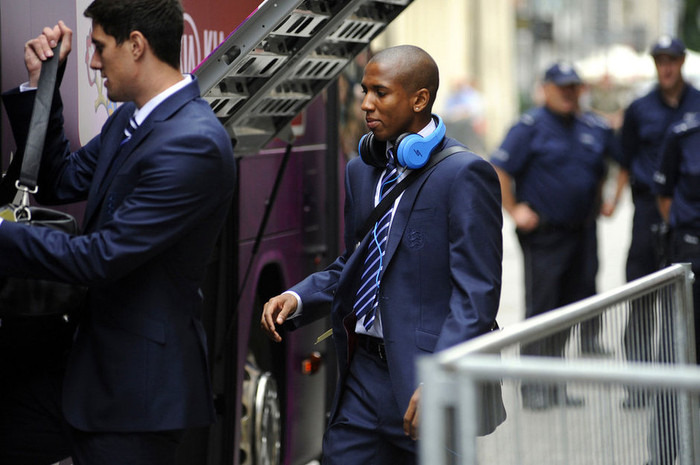 Các cầu thủ đội tuyển Anh lên xe bus để ra sân bay ở Krakow, Ban Lan Các cầu thủ đội tuyển Anh lên xe bus để ra sân bay ở Krakow, Ban Lan