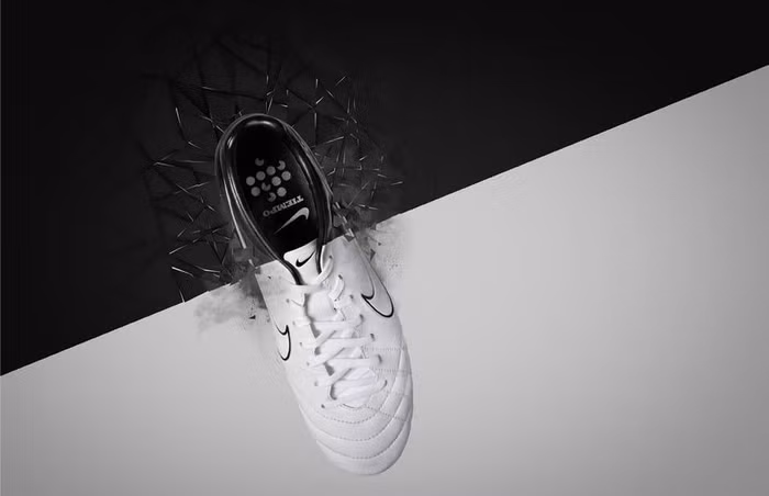 Đôi giày Nike Tempo độc đáo của trung vệ Pique