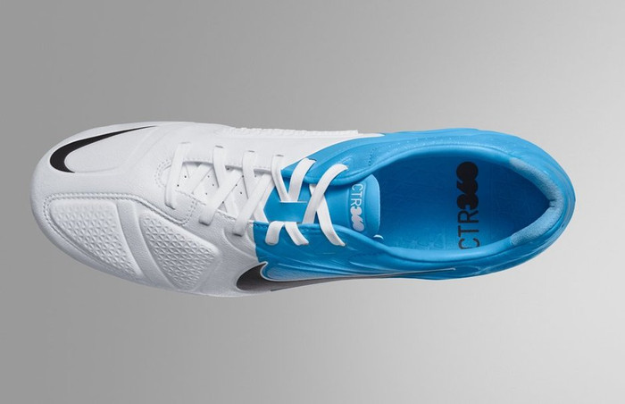 Giày Nike CTR360 của ngôi sao Iniesta