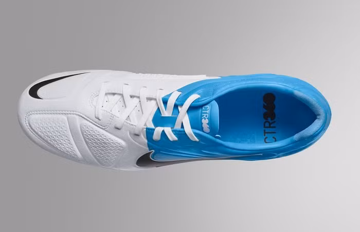 Giày Nike CTR360 của ngôi sao Iniesta