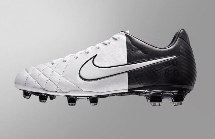 Đôi giày Nike Tempo độc đáo của trung vệ Pique