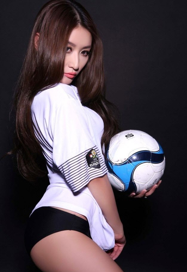 Mỹ nữ diện nội y đen gợi cảm... cổ vũ tuyển Pháp đả bại Tây Ban Nha Mỹ nữ diện nội y đen gợi cảm... cổ vũ tuyển Pháp đả bại Tây Ban Nha