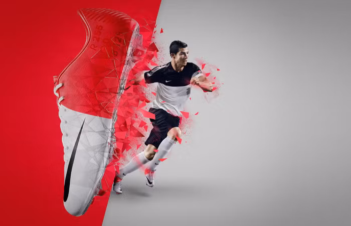 Nike Mercurial màu đỏ sặc sỡ được C. Ronaldo rất yêu thích.