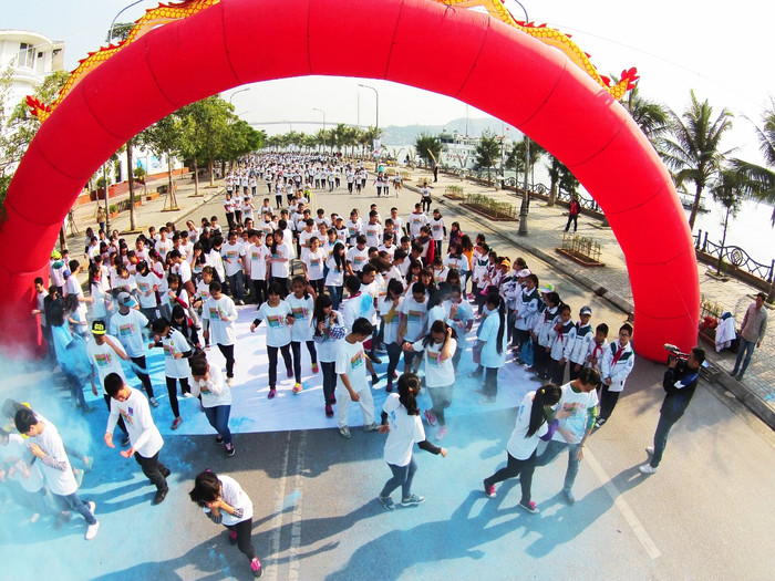 Giải có sự tham gia của 1000 bạn trẻ không chuyên là các đoàn viên, thanh niên, học sinh, sinh viên trên địa bàn TP.Hạ Long. Giải có sự tham gia của 1000 bạn trẻ không chuyên là các đoàn viên, thanh niên, học sinh, sinh viên trên địa bàn TP.Hạ Long.