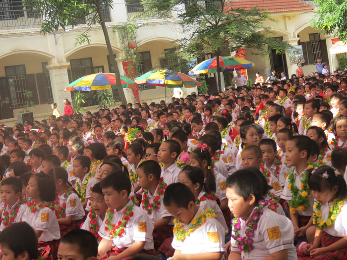 Ngập tràn sắc cờ hoa ngày toàn dân đưa trẻ tới trường ảnh 2 Ngập tràn sắc cờ hoa ngày toàn dân đưa trẻ tới trường ảnh 2