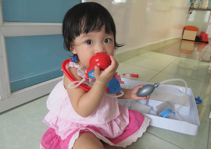 "Thần đồng" đi chưa vững đã biết đọc chữ ảnh 2 "Thần đồng" đi chưa vững đã biết đọc chữ ảnh 2