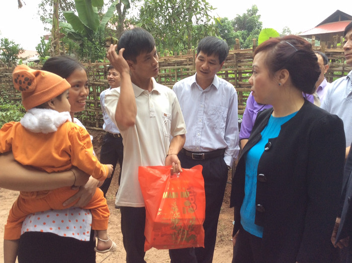 Gia đình anh Thực trong niềm vui ngày Bộ trưởng tới thăm nhà Gia đình anh Thực trong niềm vui ngày Bộ trưởng tới thăm nhà