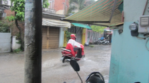 Không có tiền, hàng trăm học sinh chắc chắn vẫn phải lội bùn tới lớp ảnh 2 Không có tiền, hàng trăm học sinh chắc chắn vẫn phải lội bùn tới lớp ảnh 2