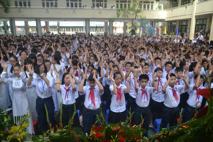 Ngập tràn sắc cờ hoa ngày toàn dân đưa trẻ tới trường ảnh 14 Ngập tràn sắc cờ hoa ngày toàn dân đưa trẻ tới trường ảnh 14