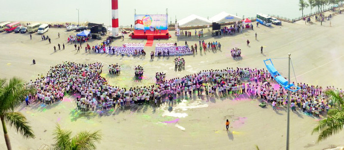 và xếp hình bản đồ Việt Nam với hai quần đảo Trường Sa và Hoàng Sa. và xếp hình bản đồ Việt Nam với hai quần đảo Trường Sa và Hoàng Sa.