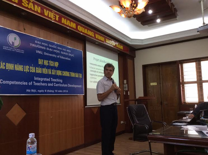 GS Jean Paul Bel chia sẻ quan điểm của mình về dạy học tích hợp tại Pháp. Ảnh: Hồng Nhung GS Jean Paul Bel chia sẻ quan điểm của mình về dạy học tích hợp tại Pháp. Ảnh: Hồng Nhung