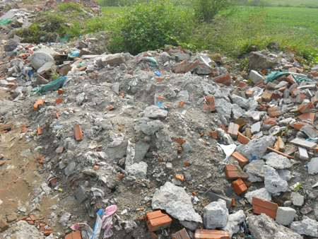 Một đống phế thải mới đổ trộm Một đống phế thải mới đổ trộm
