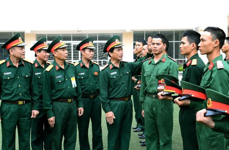 Chế độ chính sách dành cho quân nhân chuyên nghiệp luôn được Đảng, Nhà nước quan tâm. ảnh minh họa: Tạp chí Cộng sản. Chế độ chính sách dành cho quân nhân chuyên nghiệp luôn được Đảng, Nhà nước quan tâm. ảnh minh họa: Tạp chí Cộng sản.