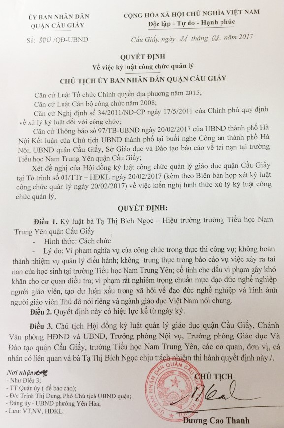 Quyết định kỷ luật bà Tạ Thị Bích Ngọc. ảnh: Lê Văn/vietnamnet. Quyết định kỷ luật bà Tạ Thị Bích Ngọc. ảnh: Lê Văn/vietnamnet.