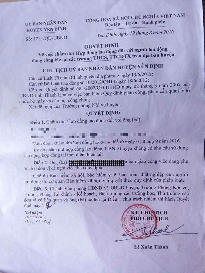 Hàng trăm giáo viên ở Yên Định đang kêu cứu vì quyết định chấm dứt hợp đồng chóng vánh của UBND huyện Yên Định (ảnh: XUÂN QUANG).