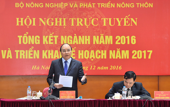 Thủ tướng Nguyễn Xuân Phúc phát biểu tại hội nghị (ảnh của Văn phòng Chính phủ). Thủ tướng Nguyễn Xuân Phúc phát biểu tại hội nghị (ảnh của Văn phòng Chính phủ).