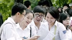 Hình ảnh các thí sinh vui mừng vì kết quả làm bài thi tốt. (Ảnh: giaoduc.net.vn) Hình ảnh các thí sinh vui mừng vì kết quả làm bài thi tốt. (Ảnh: giaoduc.net.vn)