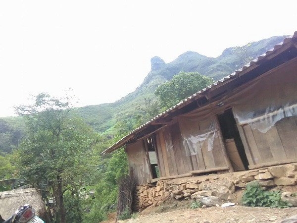 Hình ảnh bên ngoài lớp học của các em. Ảnh: Cô giáo Trương Thị Nga Hình ảnh bên ngoài lớp học của các em. Ảnh: Cô giáo Trương Thị Nga