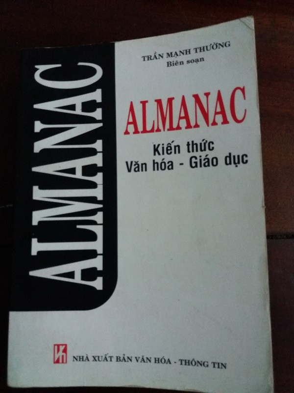 Bìa ngoài cuốn sách. (Ảnh minh họa: tác giả Trần Sơn) Bìa ngoài cuốn sách. (Ảnh minh họa: tác giả Trần Sơn)