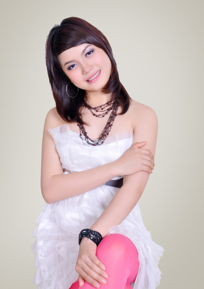 Ngọc thích nghe nhạc, du lịch, đi chơi với bạn bè, tham gia các hoạt động xã hội Ngọc thích nghe nhạc, du lịch, đi chơi với bạn bè, tham gia các hoạt động xã hội