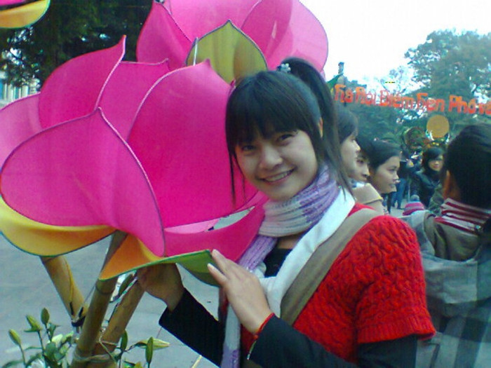 Loan thích làm kinh doanh,hội họp và tình nguyện.