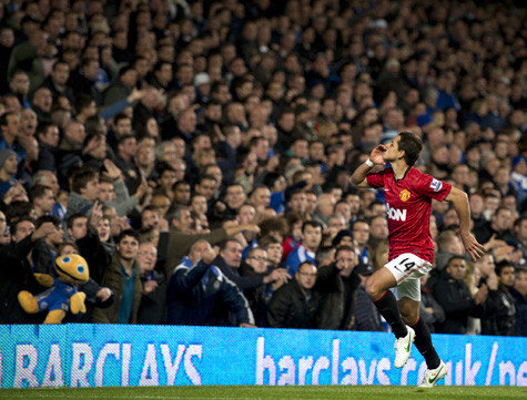 Fan Chelsea rất tức giận với pha ăn mừng này của "Hạt đậu nhỏ". Fan Chelsea rất tức giận với pha ăn mừng này của "Hạt đậu nhỏ".