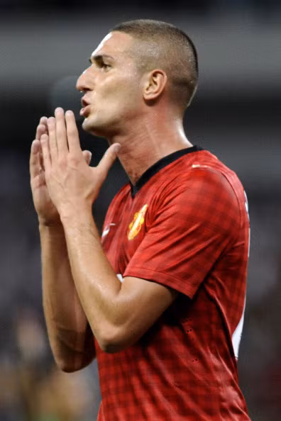 “Gà son” Federico Macheda chỉ nhận lương 6.000 bảng/tuần. “Gà son” Federico Macheda chỉ nhận lương 6.000 bảng/tuần.