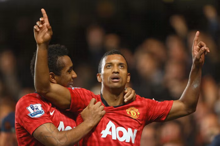 Luis Nani hiện chỉ nhận 45.000 bảng/tuần và đang đòi tăng. Luis Nani hiện chỉ nhận 45.000 bảng/tuần và đang đòi tăng.