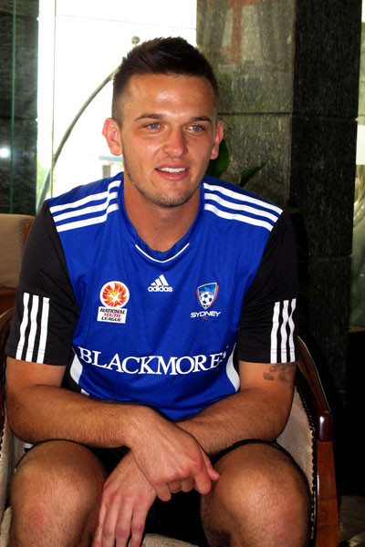 Đội trưởng Sydney FC mê Newcastle. Đội trưởng Sydney FC mê Newcastle.