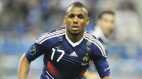 M'Vila trong màu áo tuyển Pháp. M'Vila trong màu áo tuyển Pháp.