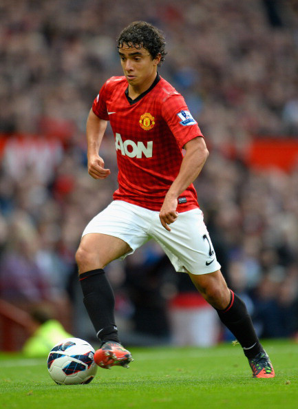 Rafael da Silva cũng có chung mức lương 40.000 bảng/tuần. Rafael da Silva cũng có chung mức lương 40.000 bảng/tuần.