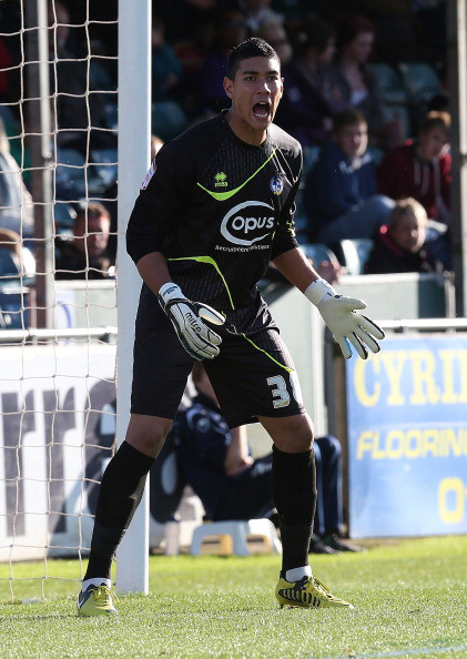 Sở dĩ Eduard Sacapano được bắt chính là bởi thủ môn số 1 Neil Etheridge không được CLB Bristol Rovers trao trả cho đội tuyển Philippines.