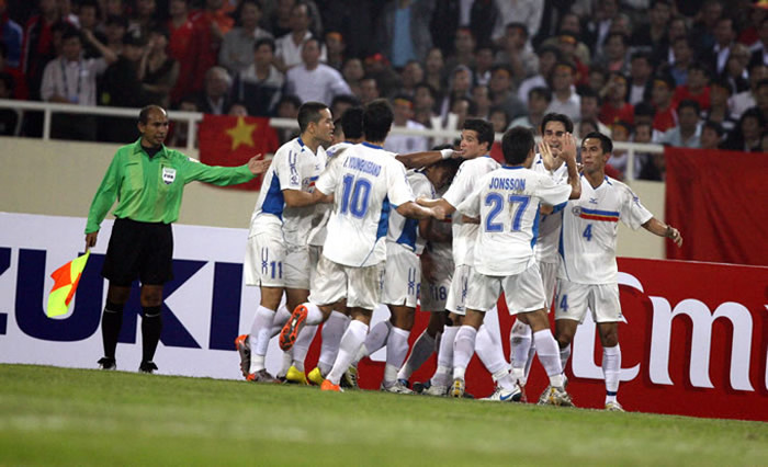 Bất ngờ lớn nhất là việc Philippines vượt qua đối thủ Singapore từng 3 lần vô địch Tiger Cup/AFF Suzuki Cup với tỷ số 1-0 trong trận đấu diễn ra tại thành phố Cebu.