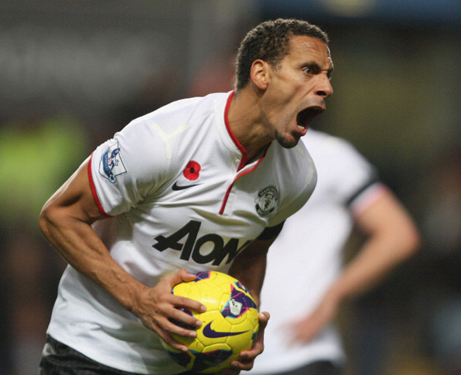 Rio Ferdinand đã qua thời đỉnh cao, thường xuyên mắc sai lầm nhưng cũng nhận lương 110.000 bảng/tuần.