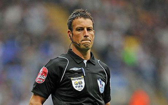 Clattenburg sẽ không chỉ là ông vua áo đen duy nhất bắt có lợi cho M.U. Clattenburg sẽ không chỉ là ông vua áo đen duy nhất bắt có lợi cho M.U.