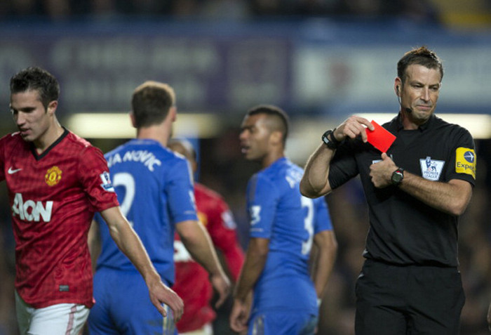 Ông Mark Clattenburg trở thành tâm điểm chỉ trích.